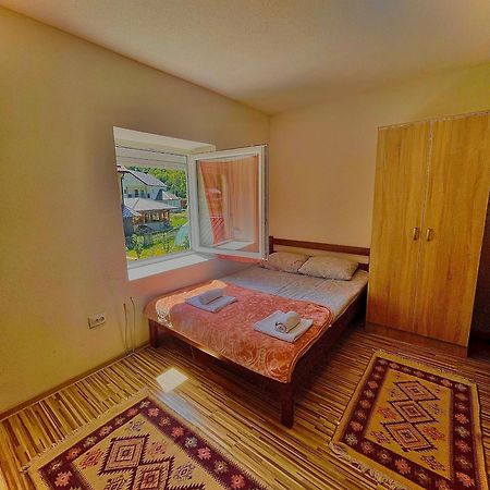 The Blue Eye Bed and Breakfast Vuthaj Esterno foto