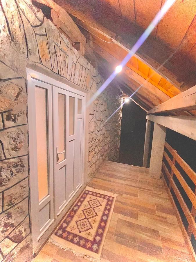 The Blue Eye Bed and Breakfast Vuthaj Esterno foto