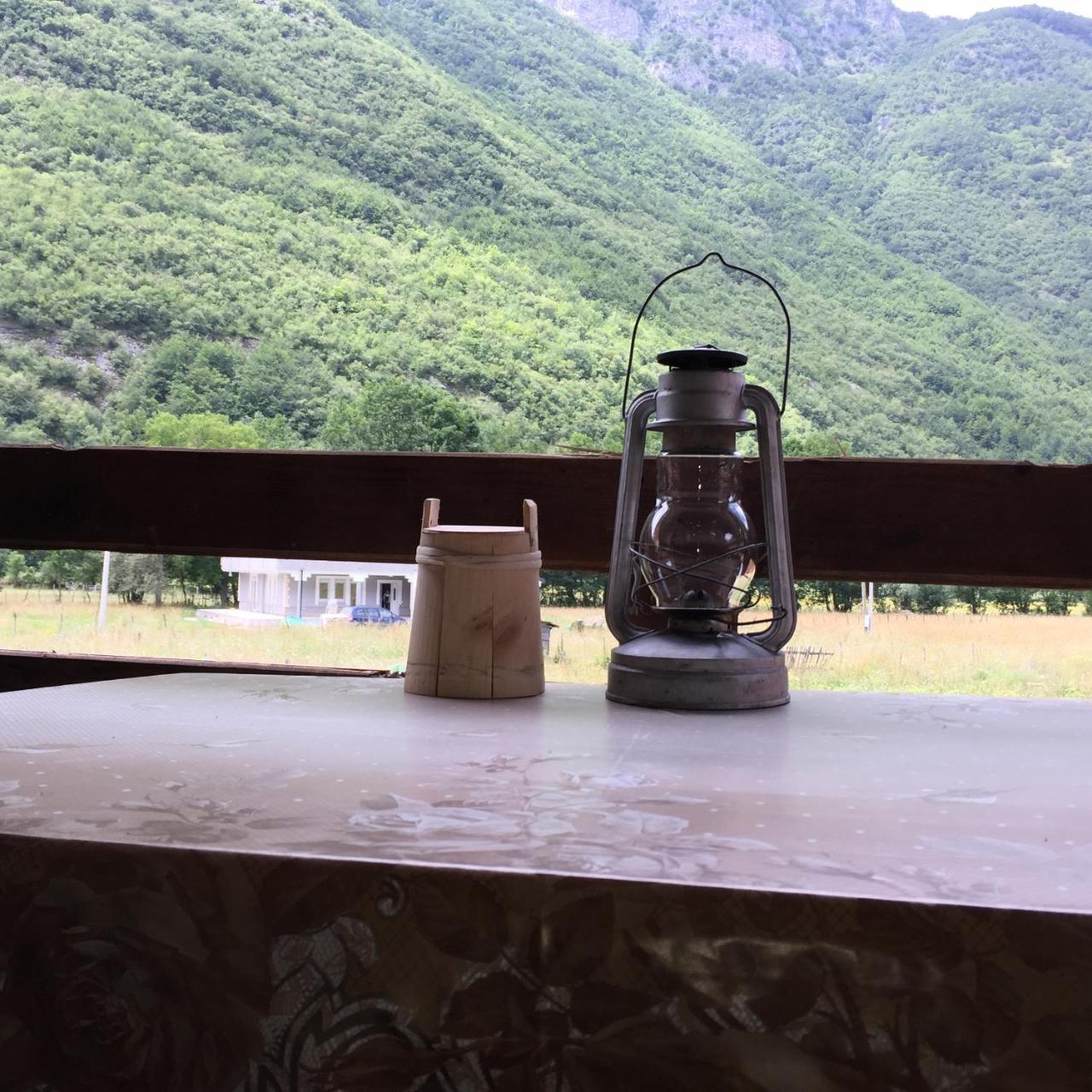 The Blue Eye Bed and Breakfast Vuthaj Esterno foto