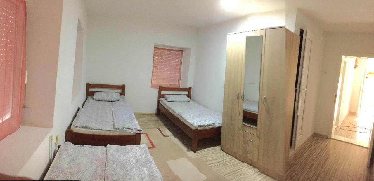 The Blue Eye Bed and Breakfast Vuthaj Esterno foto